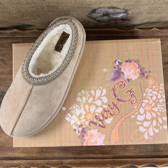 NIB, Very G, Sparks, Nude, Faux Fur Interior - Picture 8 of 8